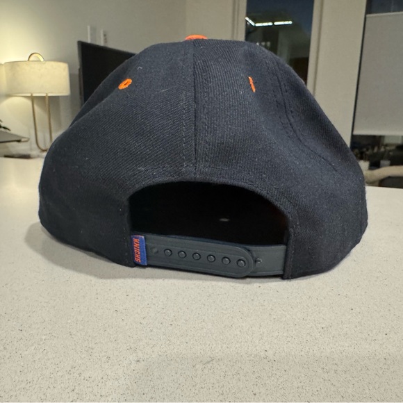 Men’s New York Knicks Hat - Picture 2 of 3